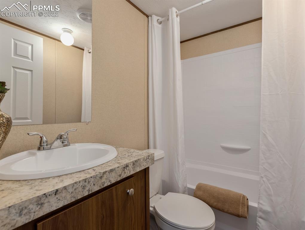 Listing 5848878, Image 11 of 37