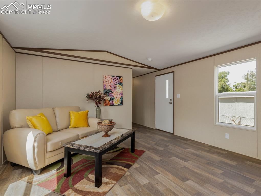Listing 5848878, Image 4 of 37