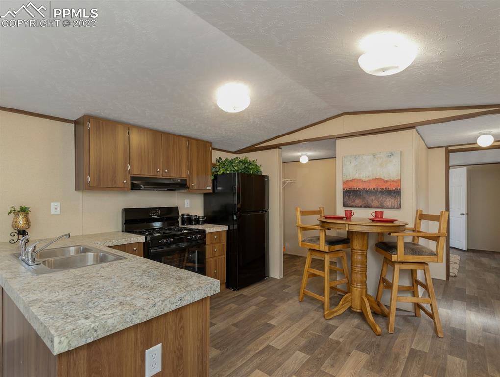 Listing 5848878, Image 5 of 37