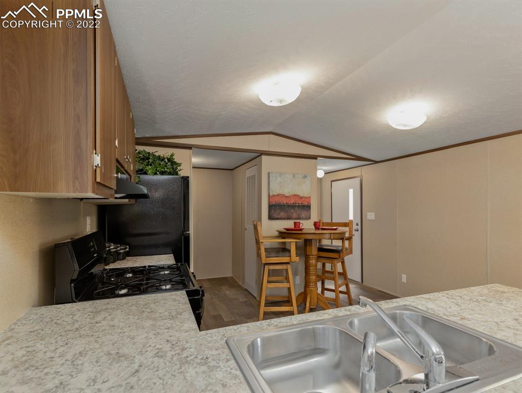 Listing 5848878, Image 8 of 37