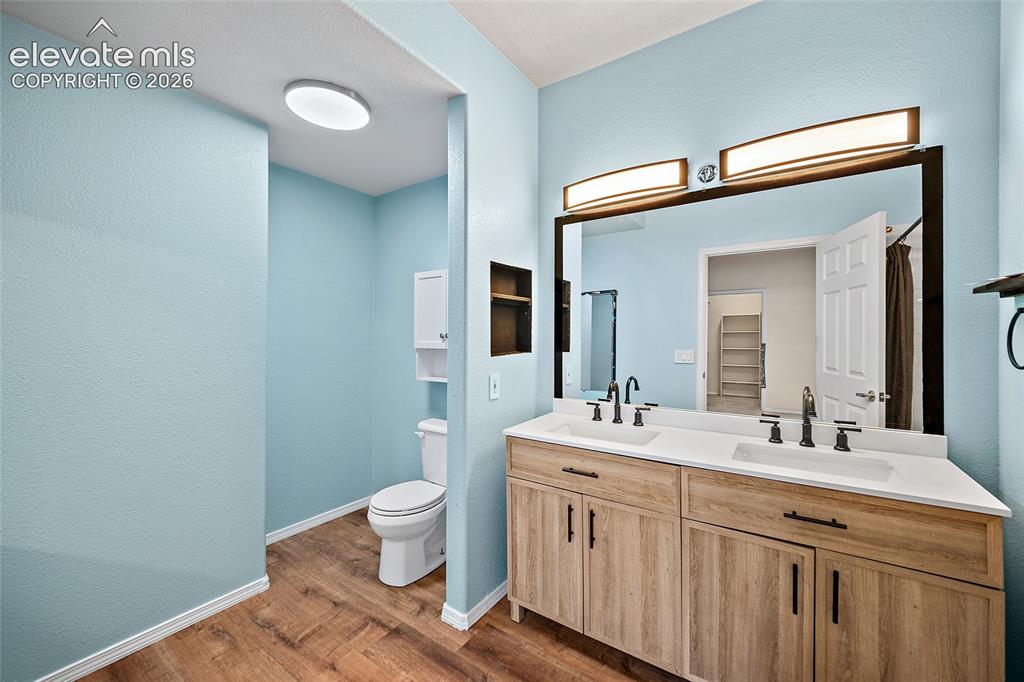 Image 10 of 21: Bathroom