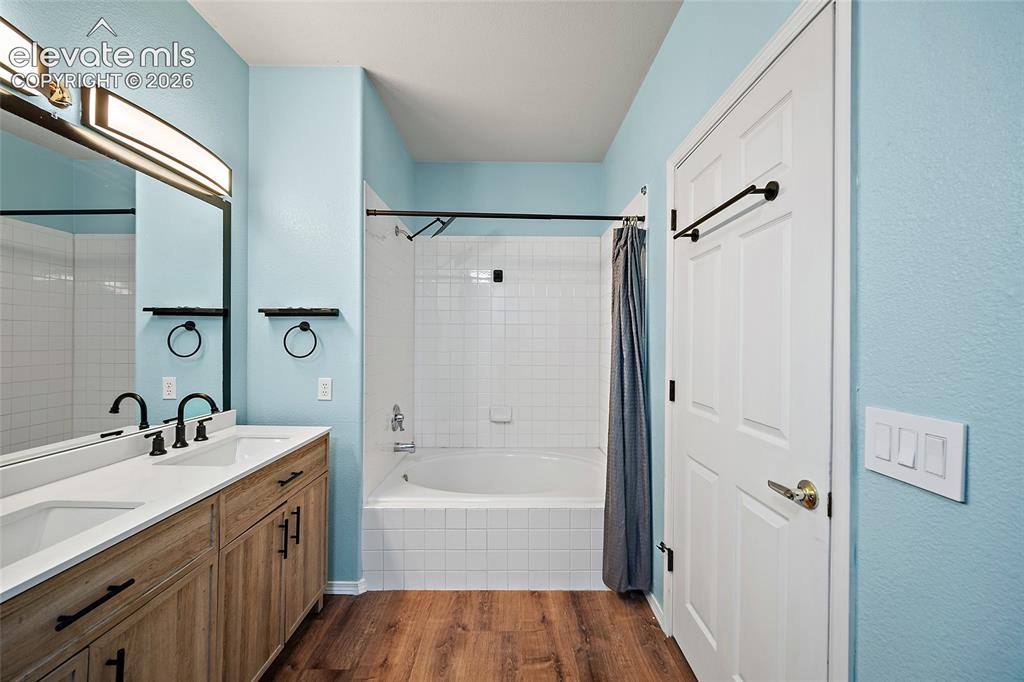 Image 11 of 21: Bathroom
