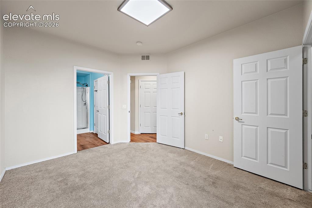 Image 12 of 21: Bedroom