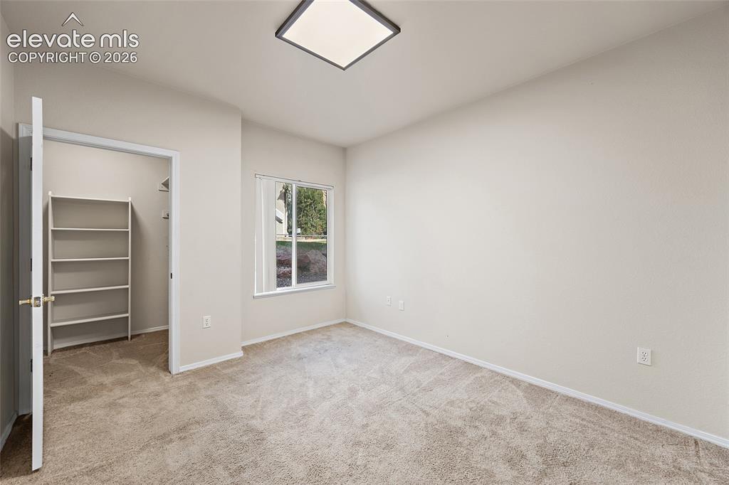 Image 15 of 21: Bedroom