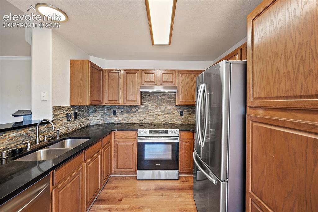 Image 3 of 21: Kitchen