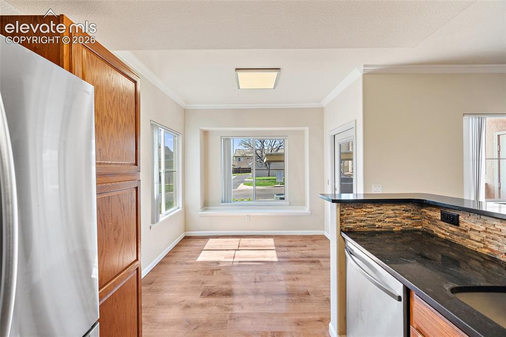Image 5 of 21: Kitchen