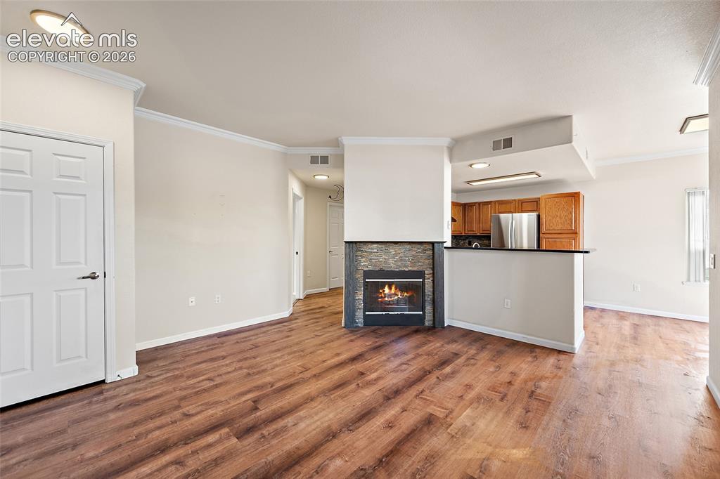 Image 6 of 21: Living Room
