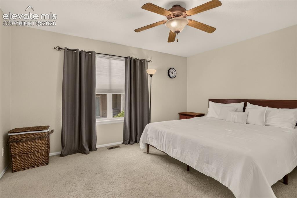Image 17 of 29: Bedroom