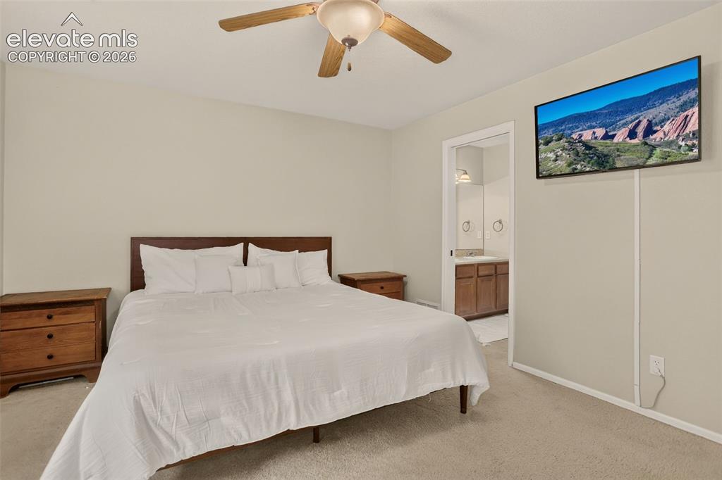 Image 19 of 29: Bedroom