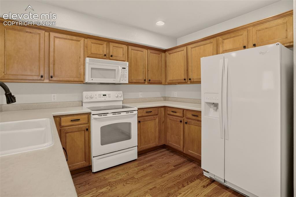 Image 7 of 29: Kitchen