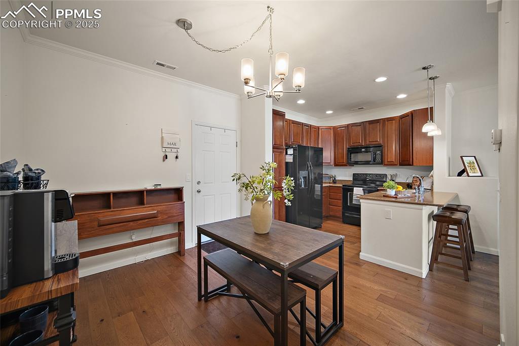 Image 16 of 37: Kitchen