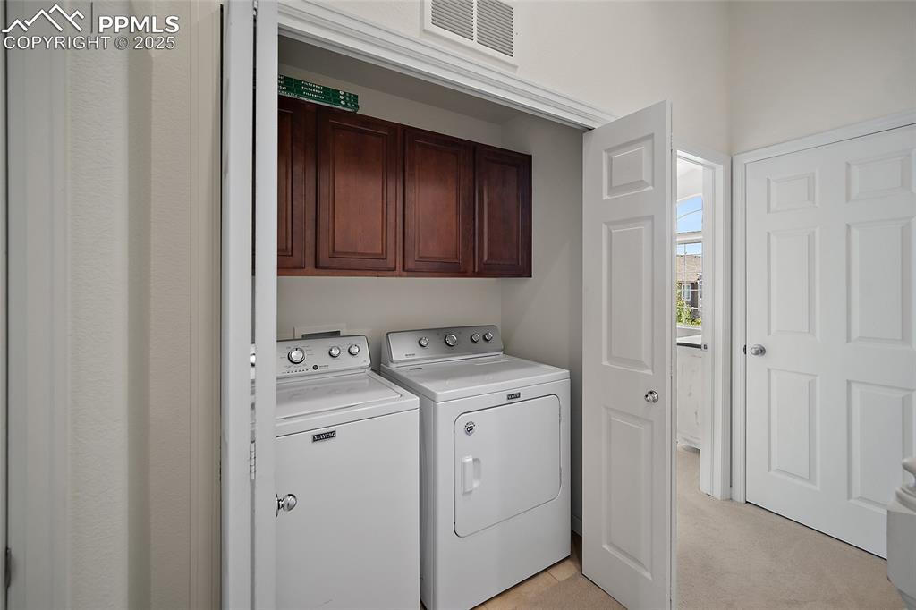 Image 26 of 37: Upper level between bedrooms. 