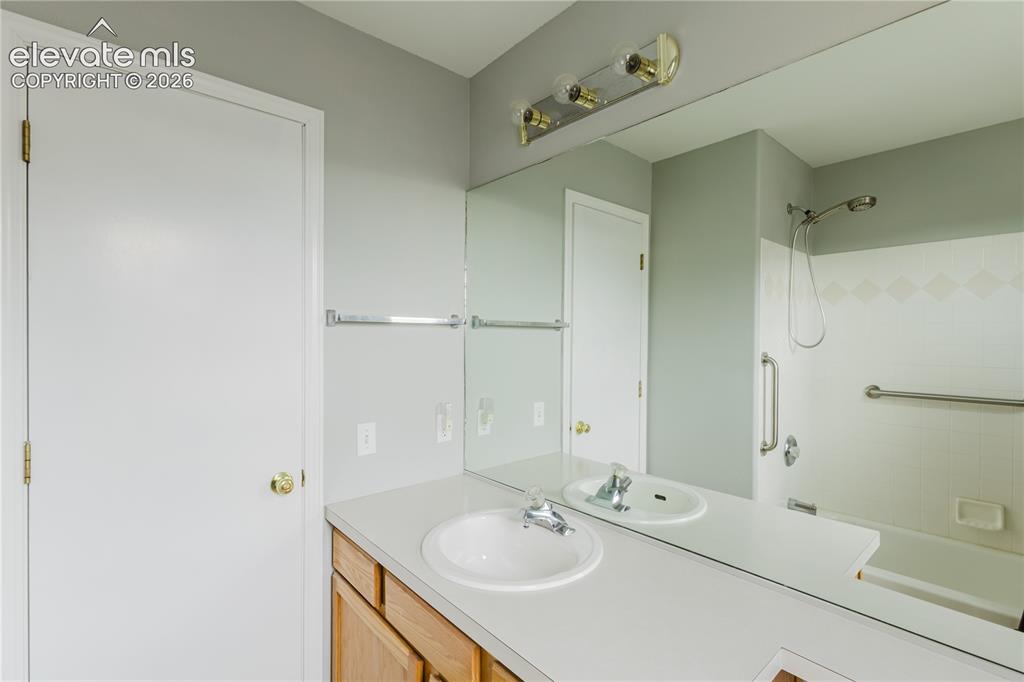 Image 24 of 39: Upstairs Full Bathroom