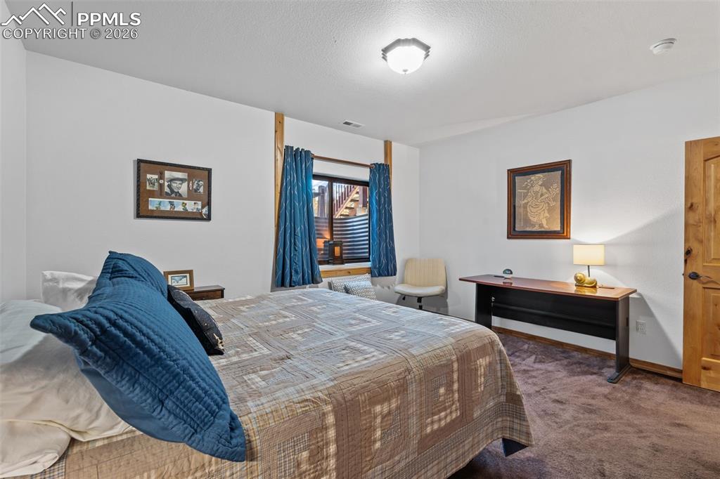 Image 36 of 50: Bedroom