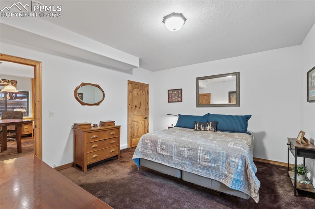 Image 38 of 50: Bedroom