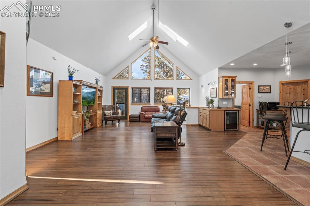 Image 8 of 50: Living Room