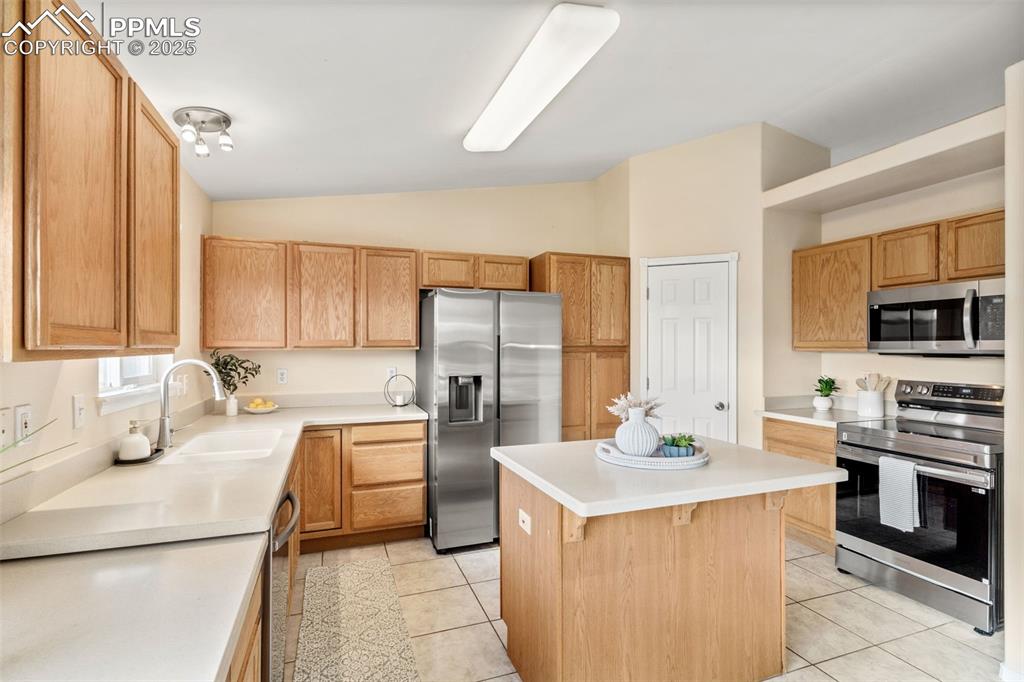 Image 11 of 42: Kitchen