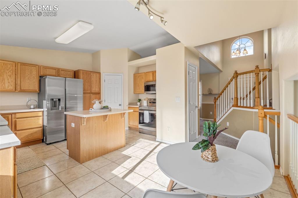 Image 15 of 42: Dining Area