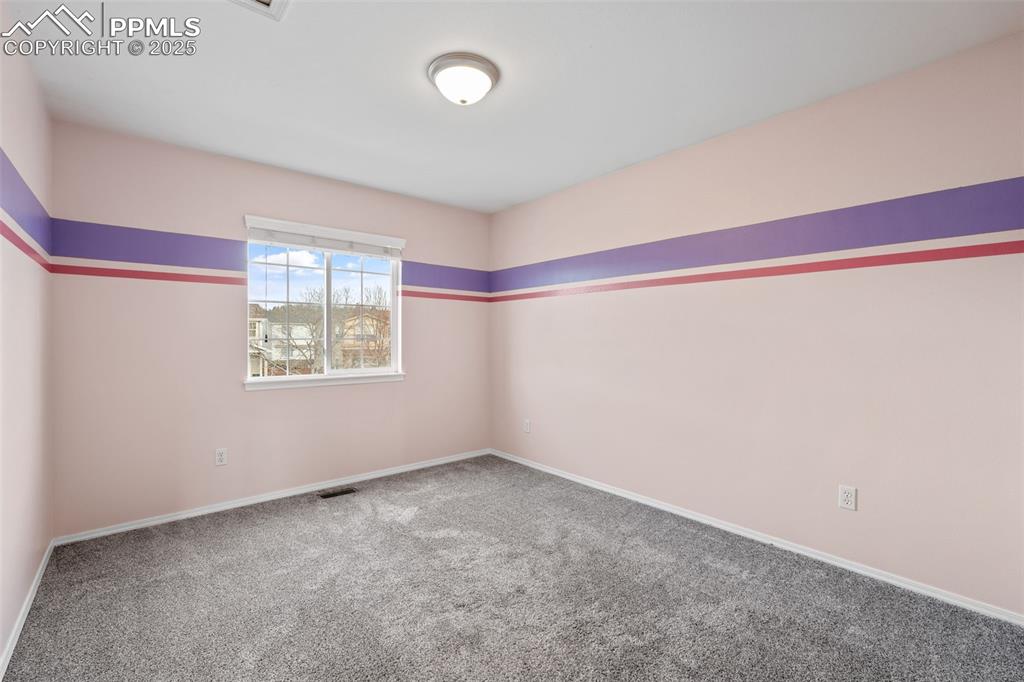 Image 29 of 42: Bedroom