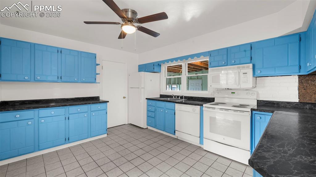 Image 19 of 38: Kitchen