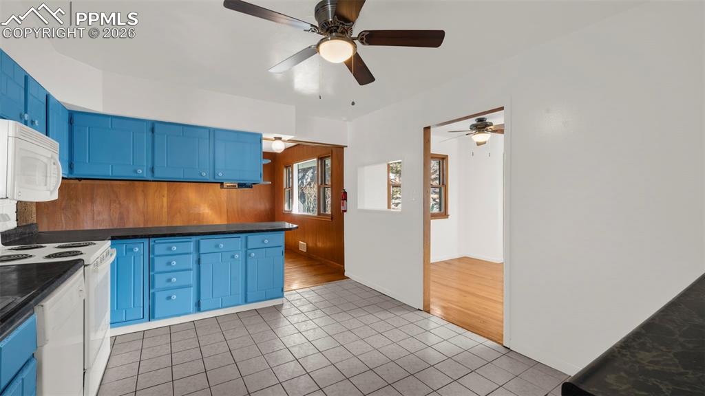 Image 20 of 38: Kitchen