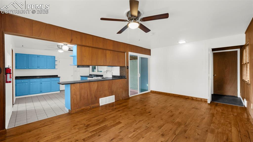 Image 22 of 38: Kitchen