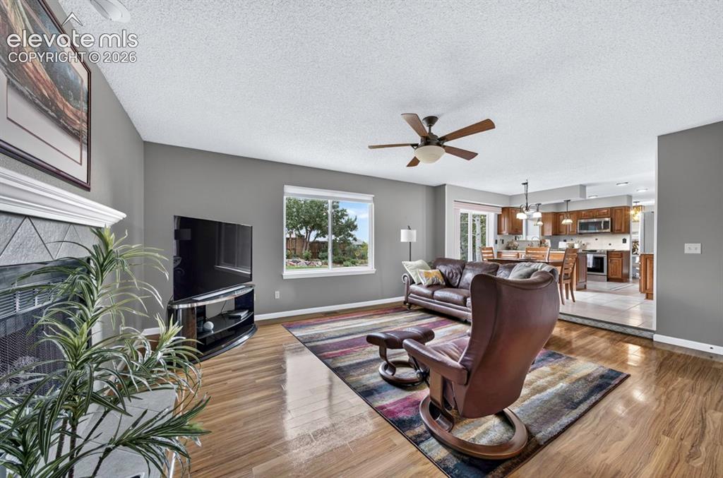 Image 16 of 50: Living Room