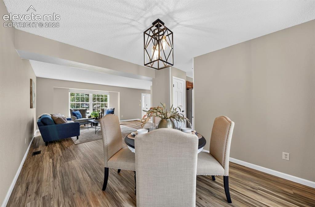Image 8 of 50: Dining Area