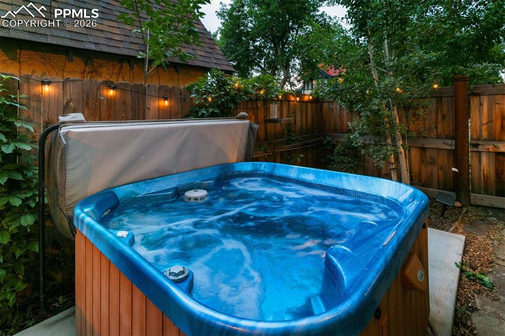 Image 38 of 43: Yard