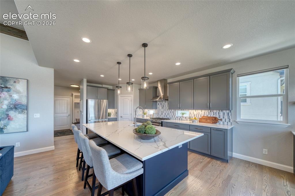 Image 10 of 50: Kitchen