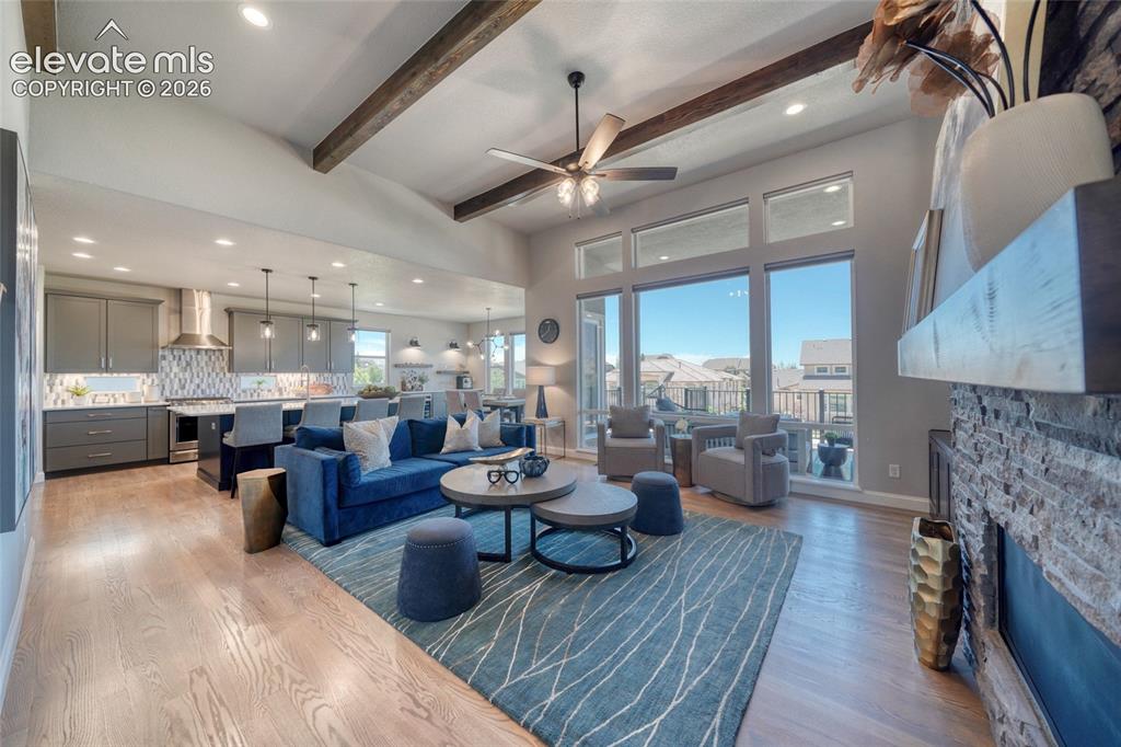 Image 8 of 50: Living Room