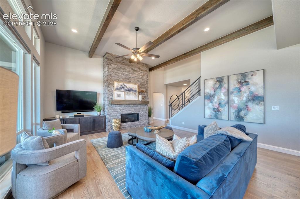 Image 9 of 50: Living Room