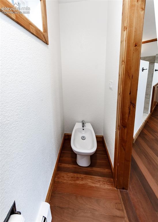 Image 25 of 50: Master bathroom bidet