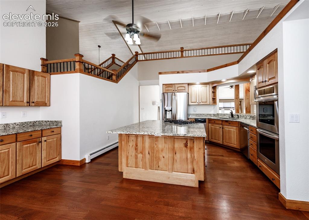 Image 9 of 50: Kitchen