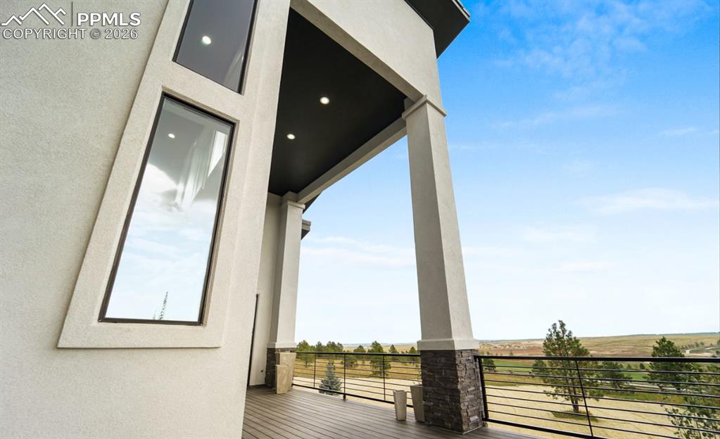 Image 14 of 50: Composite decking