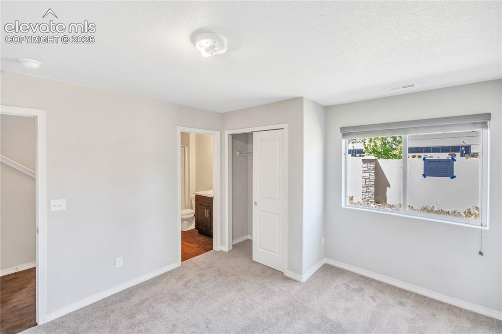 Image 11 of 24: Bedroom