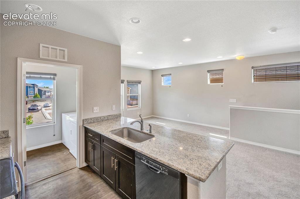 Image 16 of 24: Kitchen