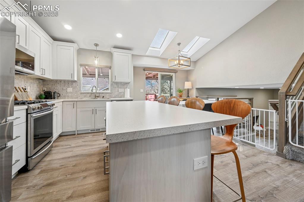 Image 10 of 34: Kitchen