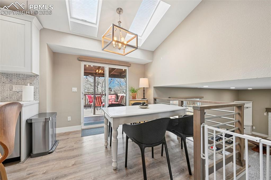 Image 11 of 34: Dining Area