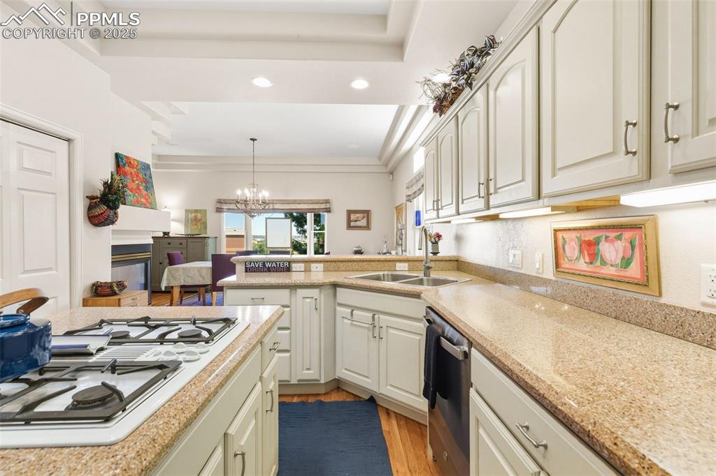 Image 17 of 50: Notice the ceiling details!