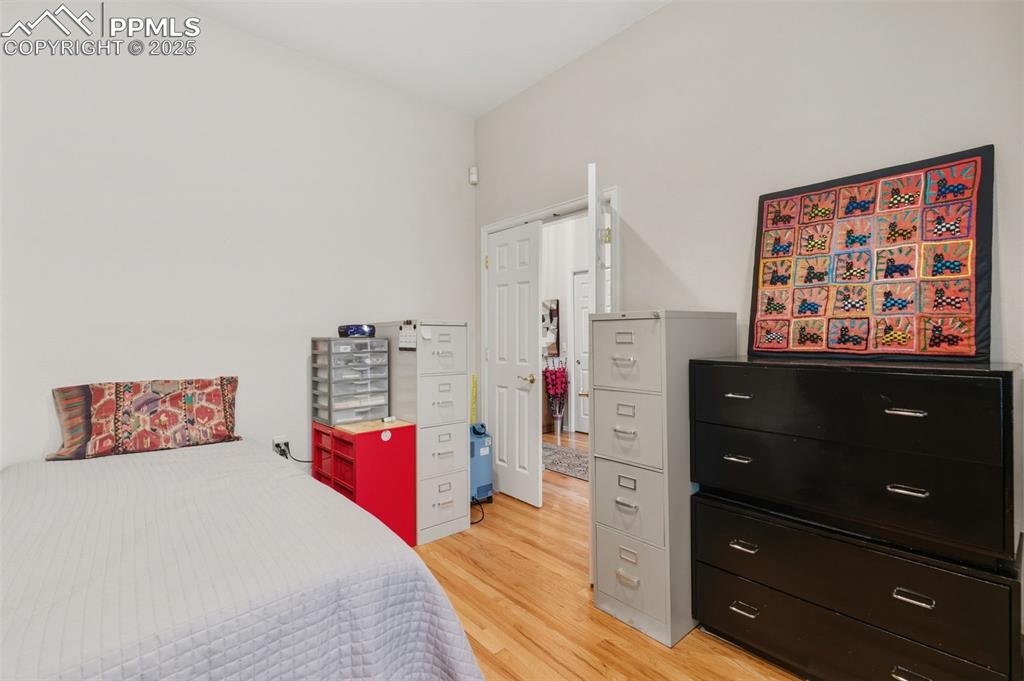 Image 29 of 50: Office