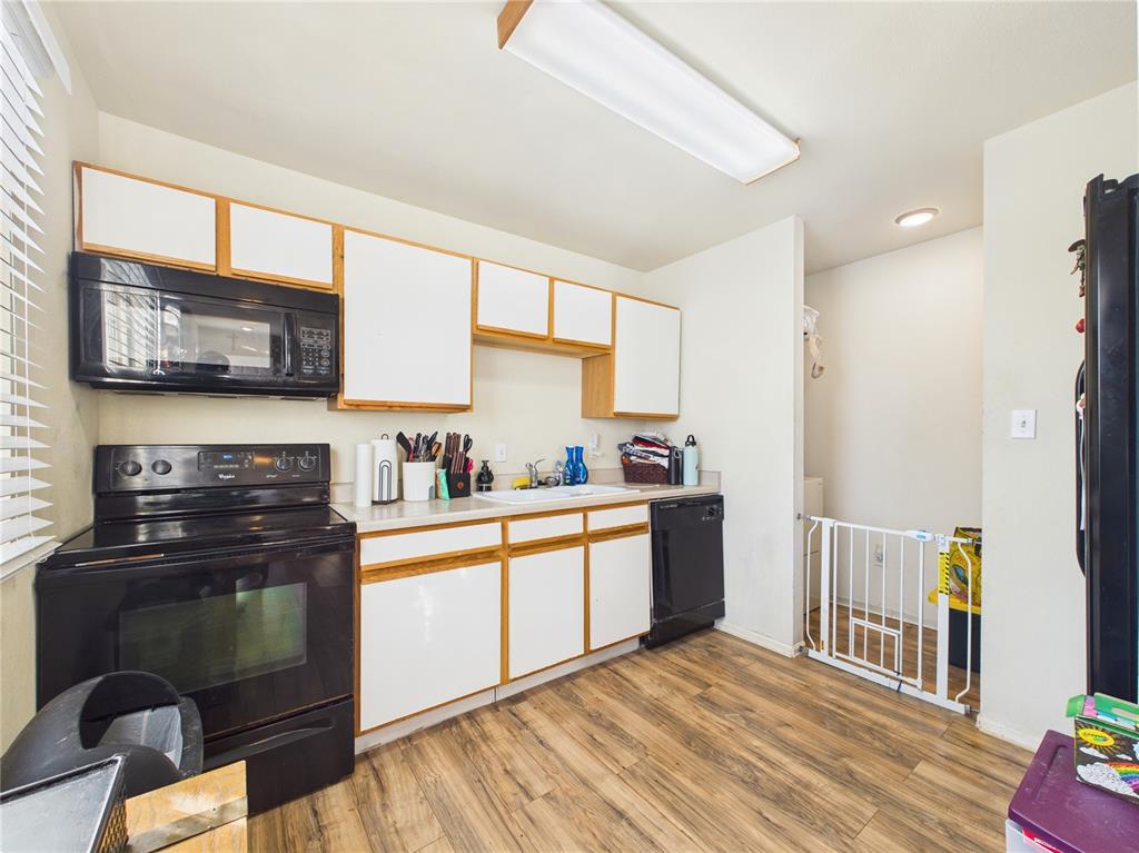 Image 10 of 26: Kitchen