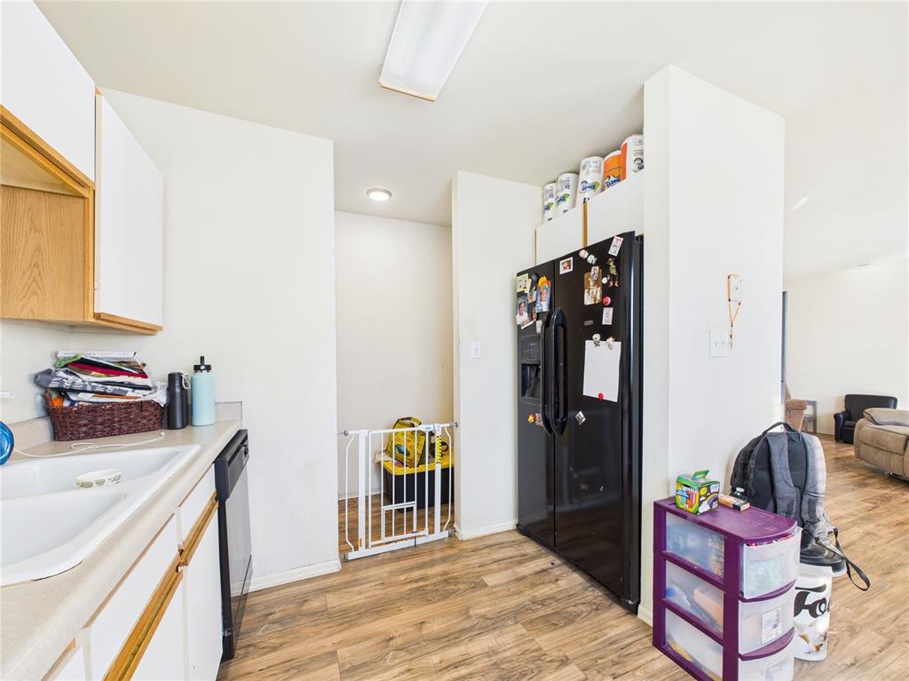 Image 11 of 26: Kitchen