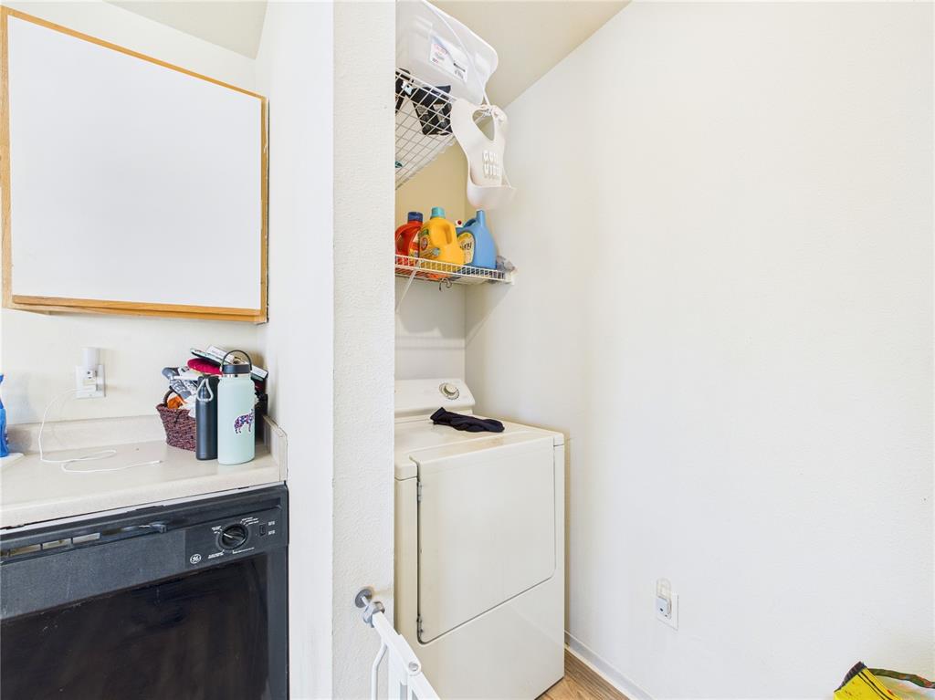 Image 12 of 26: Laundry