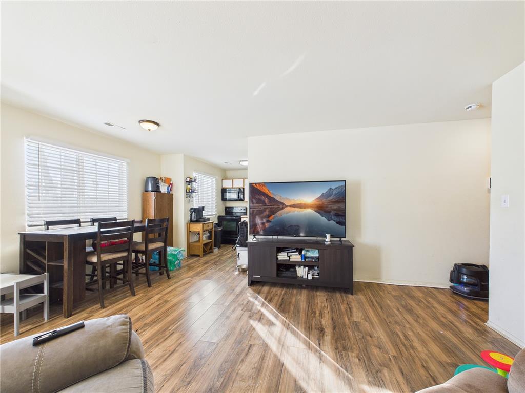 Image 5 of 26: Living Room