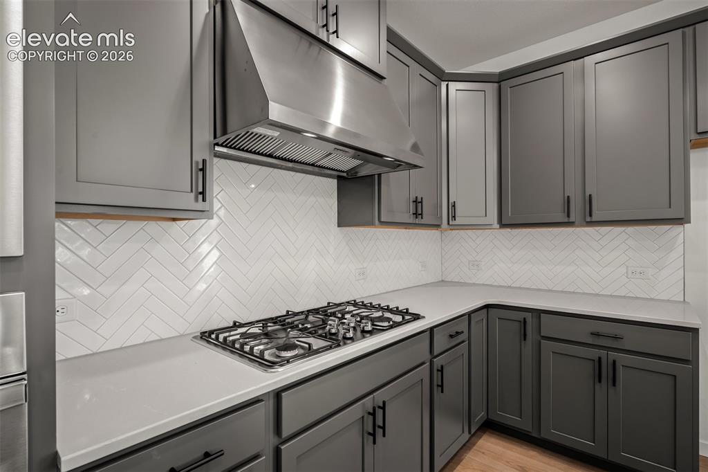 Image 11 of 30: Kitchen