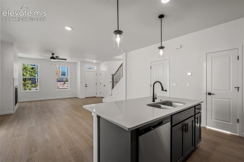 Image 13 of 30: Kitchen