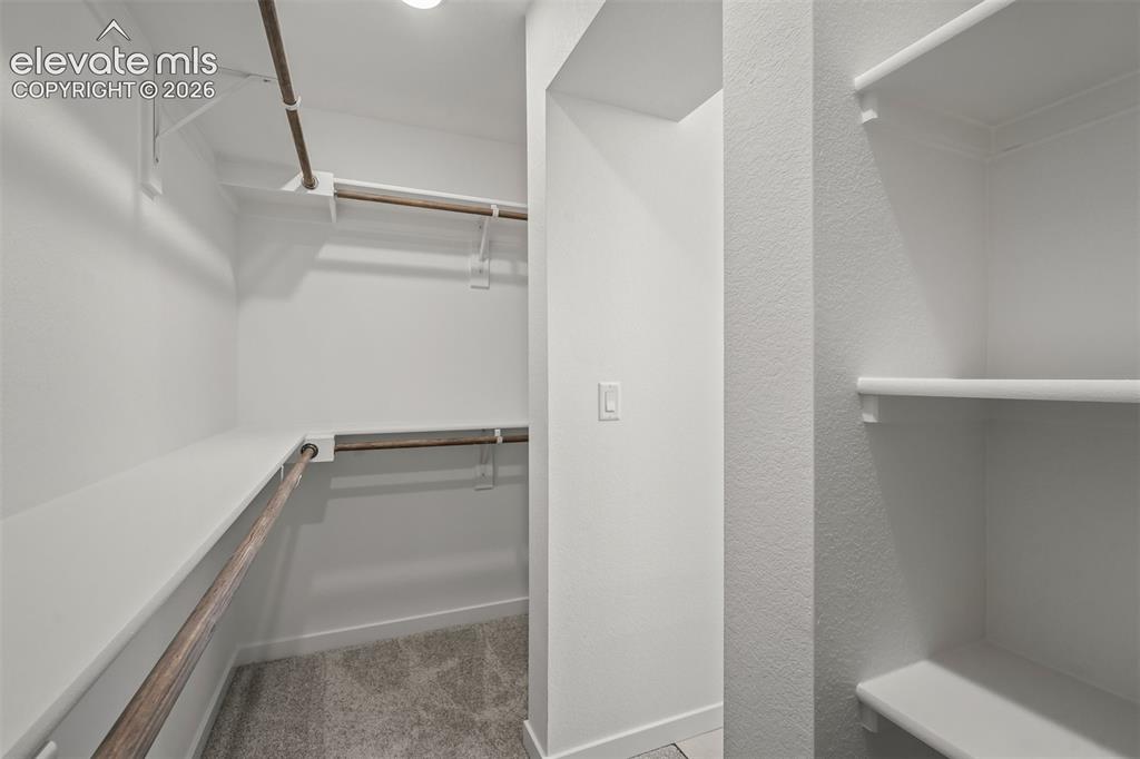Image 20 of 30: Closet
