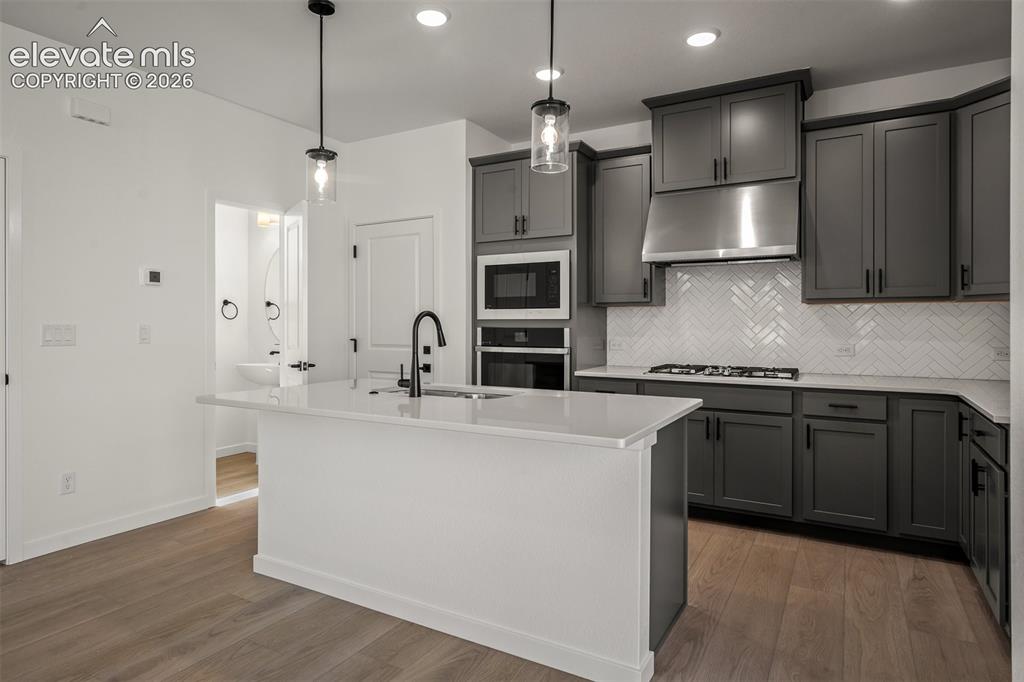 Image 8 of 30: Kitchen