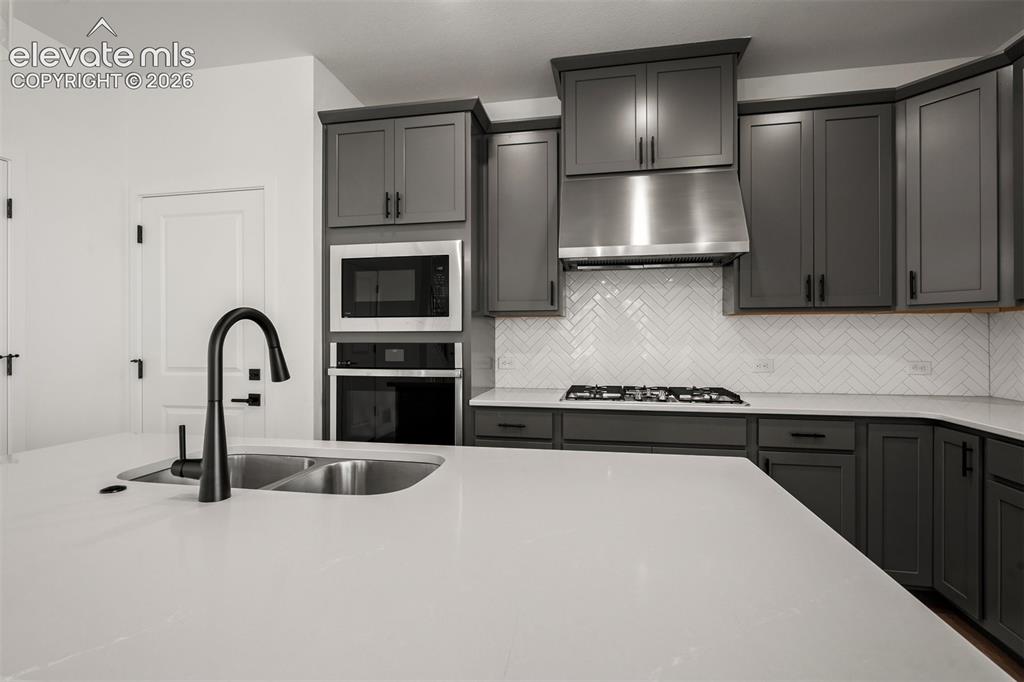 Image 9 of 30: Kitchen